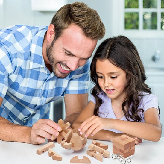 Casse_tĂȘte_en_bois_famille